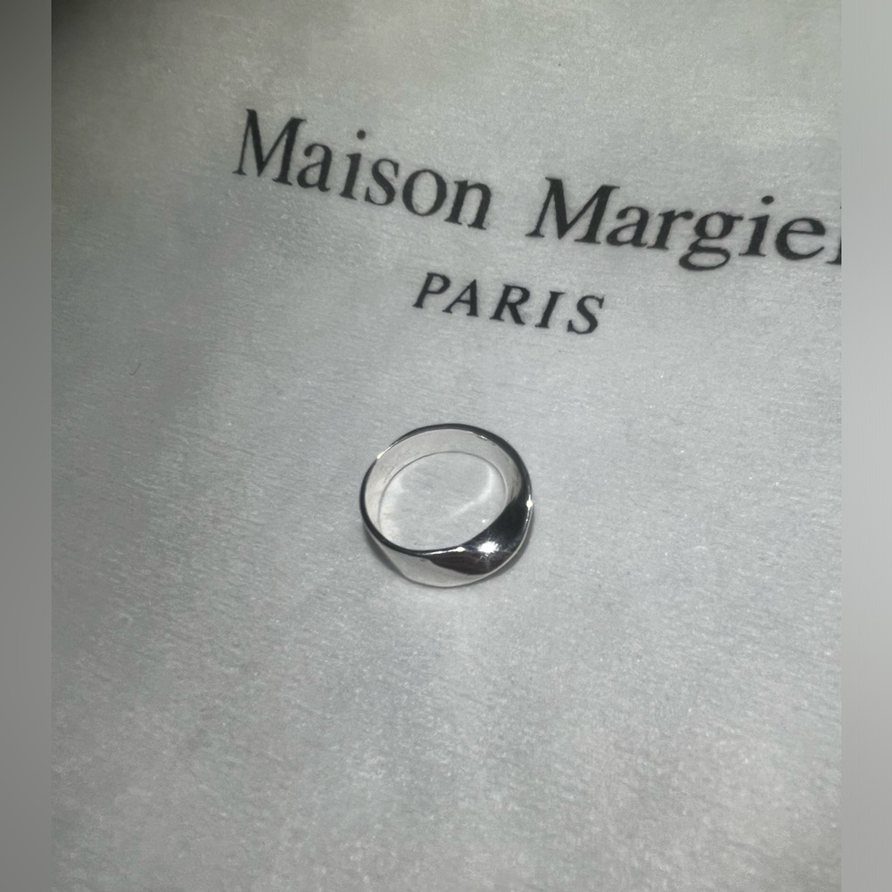 Maison Martin Margiela Elegant Silver Ring - Picture 2 of 3